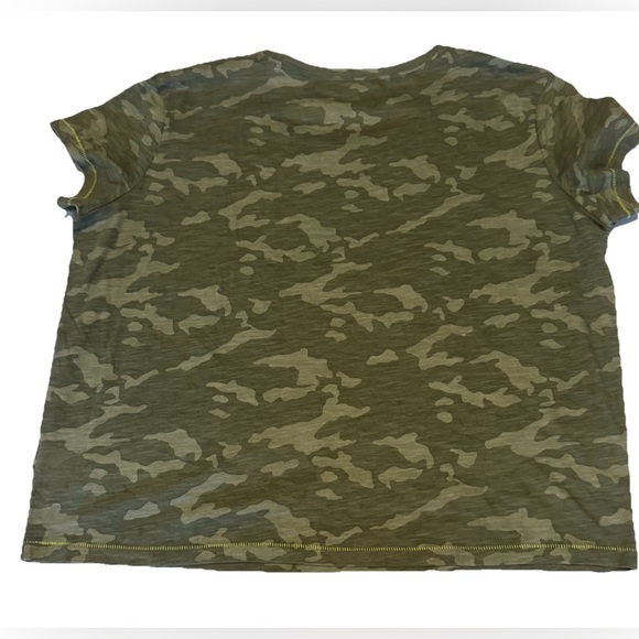 Vineyard Vines Women’s XL T-shirt Surf Tee 100% Cotton Camo Short Sleeve - Picture 3 of 8